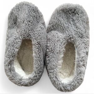**Gray Fleece-Lined Slippers